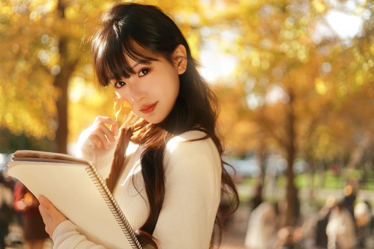 在这个落叶像雪的季节 – 摄影：芥茉 – 模特：苗苗-艺语图