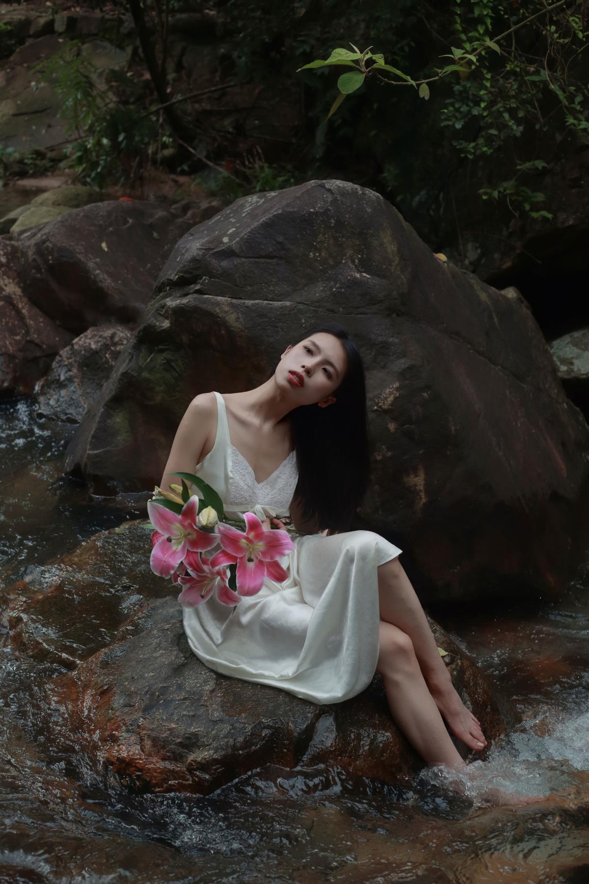 小溪2 –-艺语图