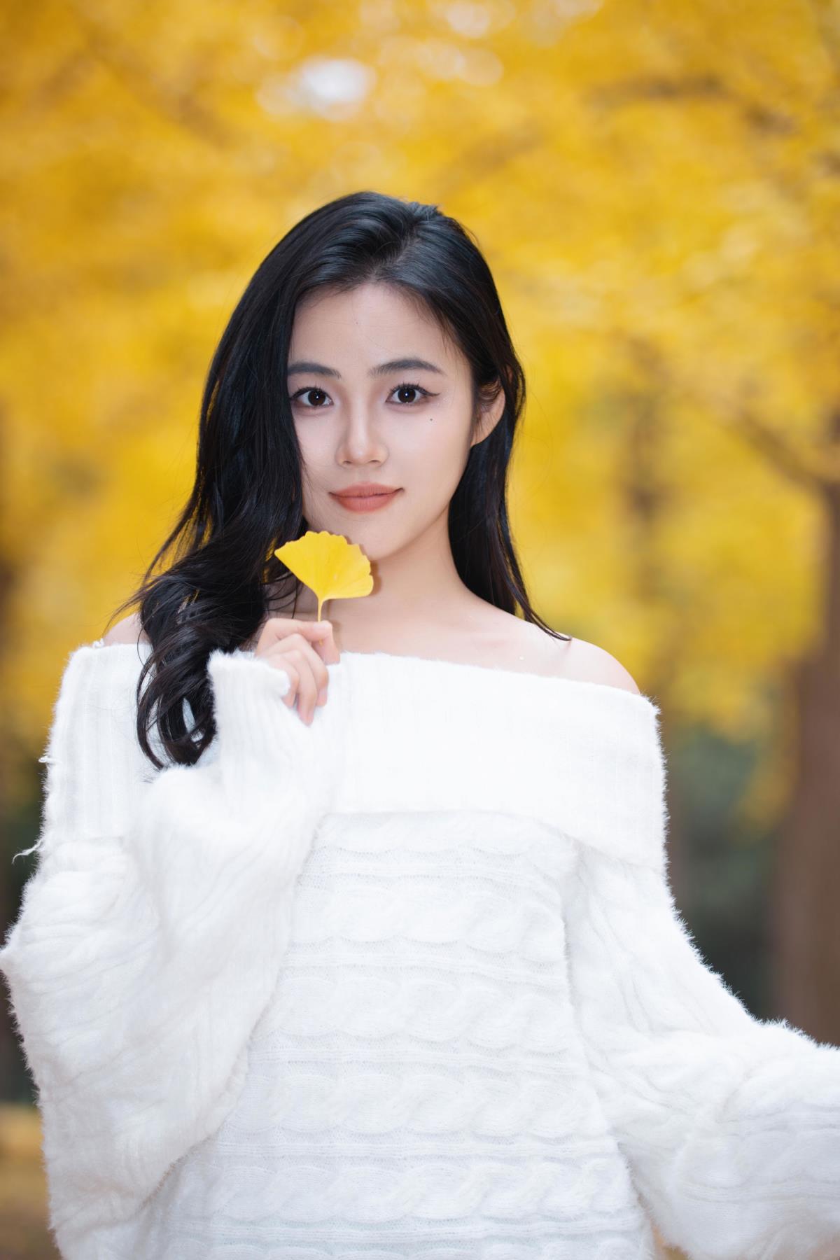 从来银杏不负秋 – 摄影：摄影师白白 – 模特：爱吃辣条的小新-艺语图