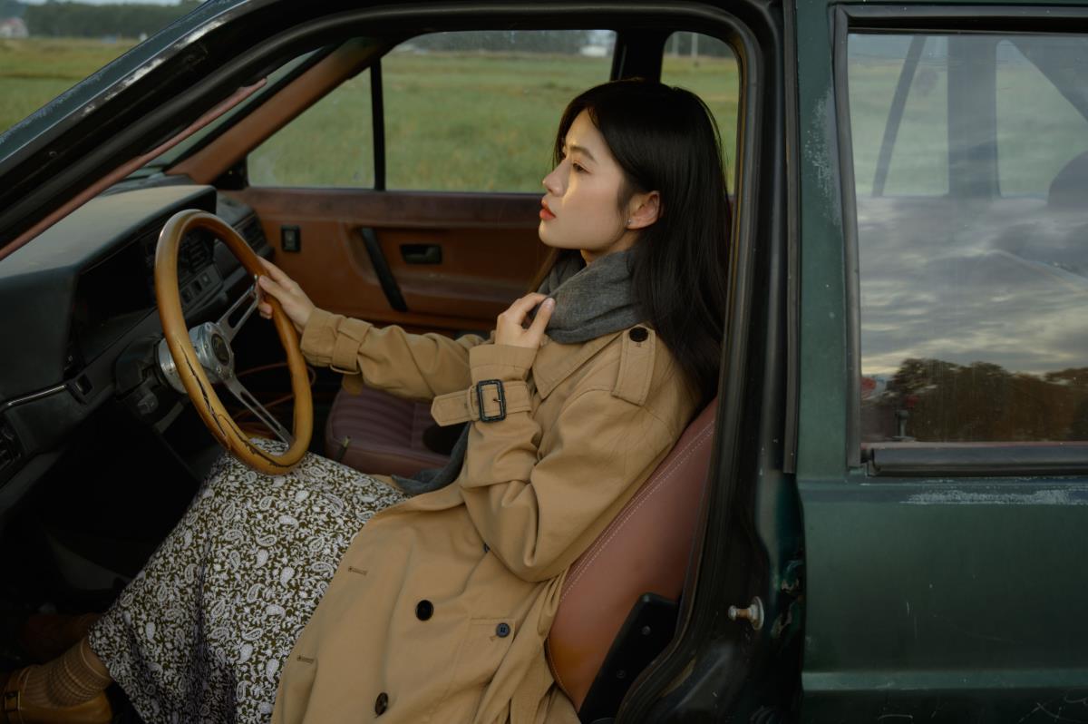 她不羁的脸像天色将晚 - 摄影：尤里CC - 模特：芦苇微微-艺语图