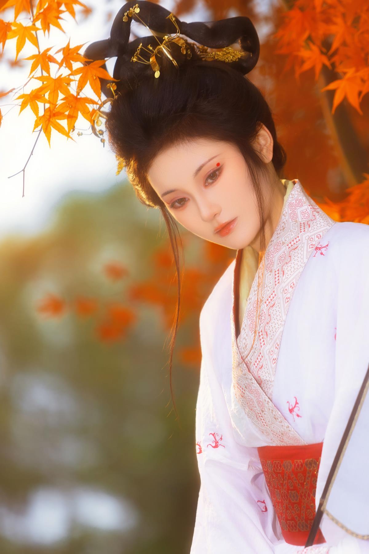 战国袍 • 红枫 - 摄影：出门拍照的小小怪 - 模特：不听山-艺语图